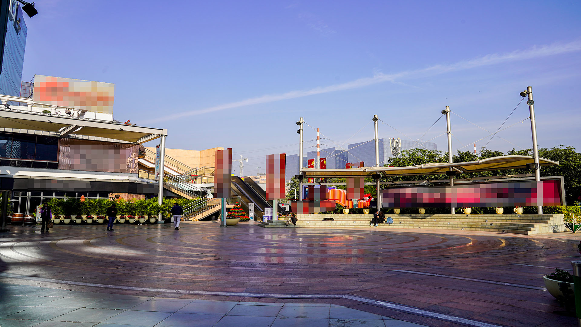 Open audience views for wide, symmetrical establishing shots